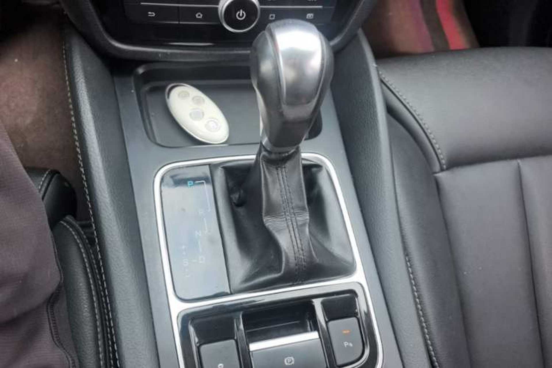 Used BYD Song MAX 2017 1.5T Automatic Smart Connect Prestige 7-Seater Gear Lever