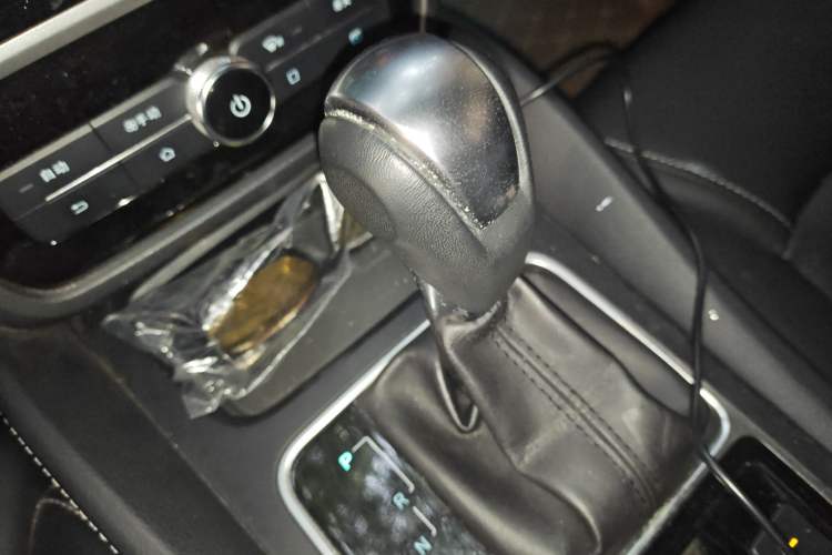 Used BYD Song MAX 2017 1.5T Automatic Smart Connect Prestige 7-Seater Gear Lever
