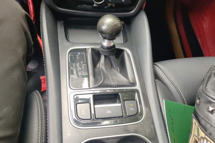 Used BYD Song MAX 2017 1.5T Automatic Smart Connect Prestige 7-Seater Gear Lever