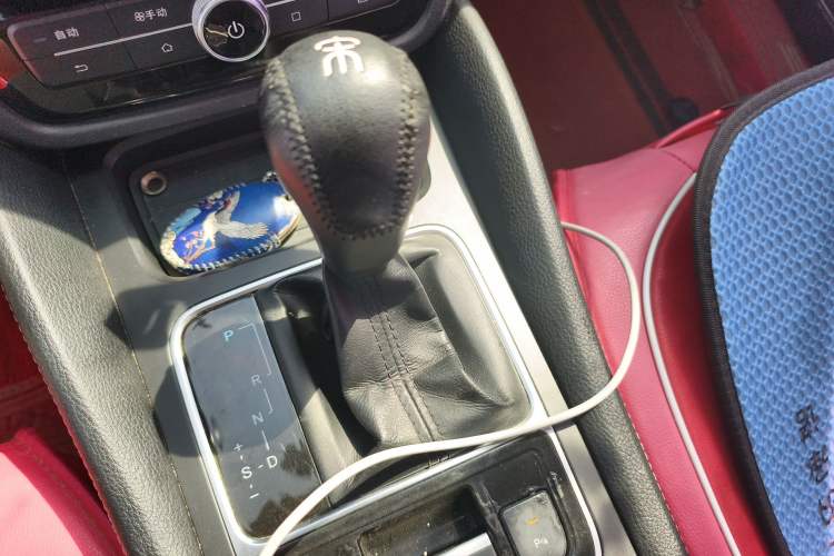 Used BYD Song MAX 2017 1.5T Automatic Smart Connect Prestige 7-Seater Gear Lever