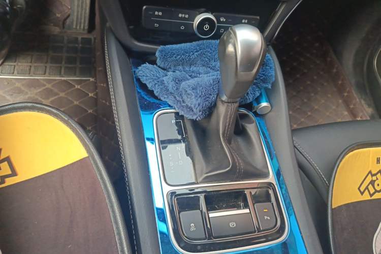 Used BYD Song MAX 2017 1.5T Automatic Smart Connect Elite 7-Seater Gear Lever