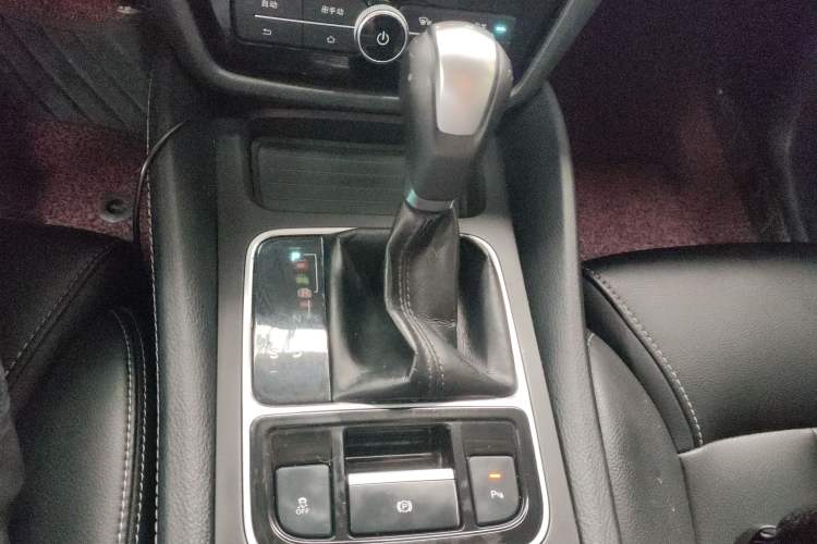 Used BYD Song MAX 2017 1.5T Automatic Smart Connect Elite 7-Seater Gear Lever