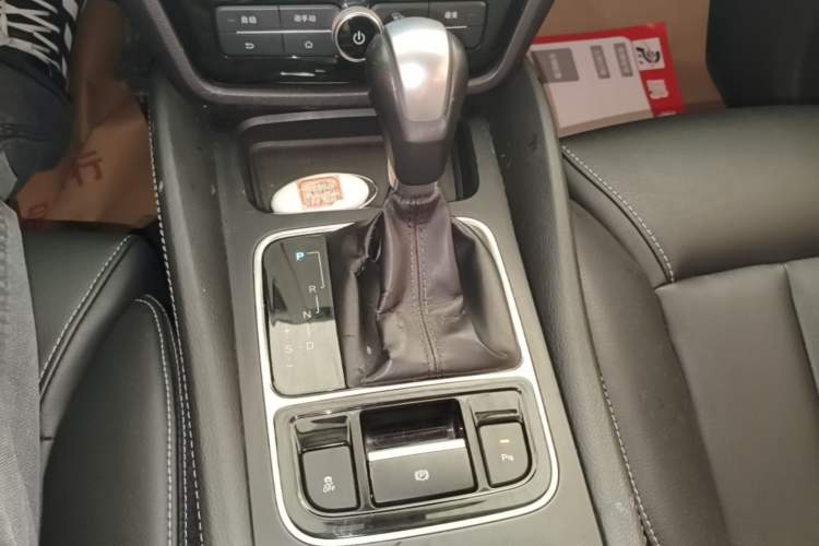 Used BYD Song MAX 2017 1.5T Automatic Smart Connect Elite 7-Seater Gear Lever