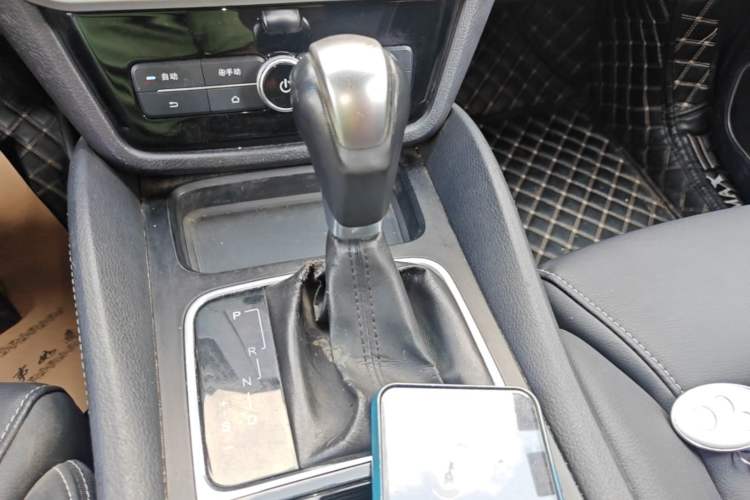 Used BYD Song MAX 2017 1.5T Automatic Smart Connect Elite 7-Seater Gear Lever