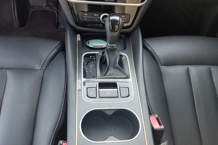 Used BYD Song MAX 2017 1.5T Automatic Smart Connect Elite 7-Seater Gear Lever