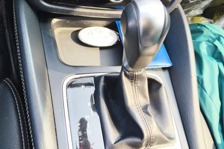 Used BYD Song MAX 2017 1.5T Automatic Smart Connect Elite 7-Seater Gear Lever