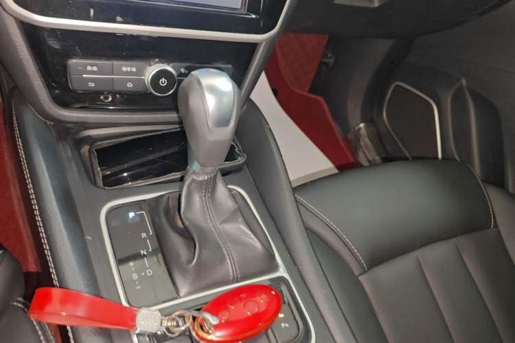 Used BYD Song MAX 2017 1.5T Automatic Smart Connect Luxury 7-Seater Gear Lever