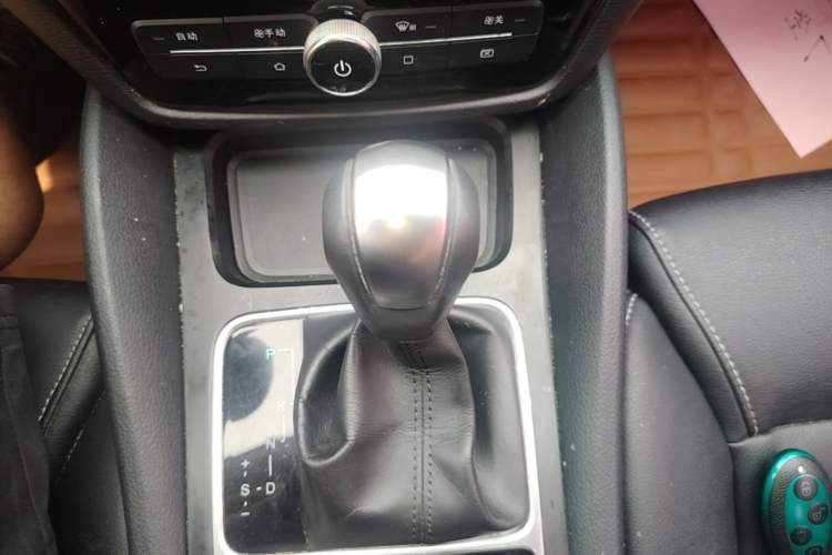 Used BYD Song MAX 2017 1.5T Automatic Smart Connect Elite 7-Seater Gear Lever