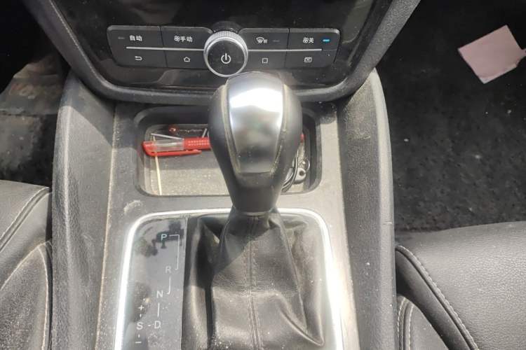 Used BYD Song MAX 2017 1.5T Automatic Smart Connect Prestige 7-Seater Gear Lever