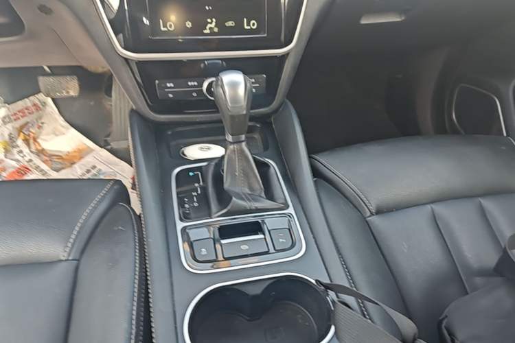 Used BYD Song MAX 2017 1.5T Automatic Smart Connect Luxury 7-Seater Gear Lever