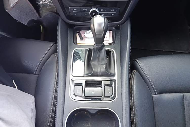 Used BYD Song MAX 2017 1.5T Automatic Smart Connect Elite 7-Seater Gear Lever