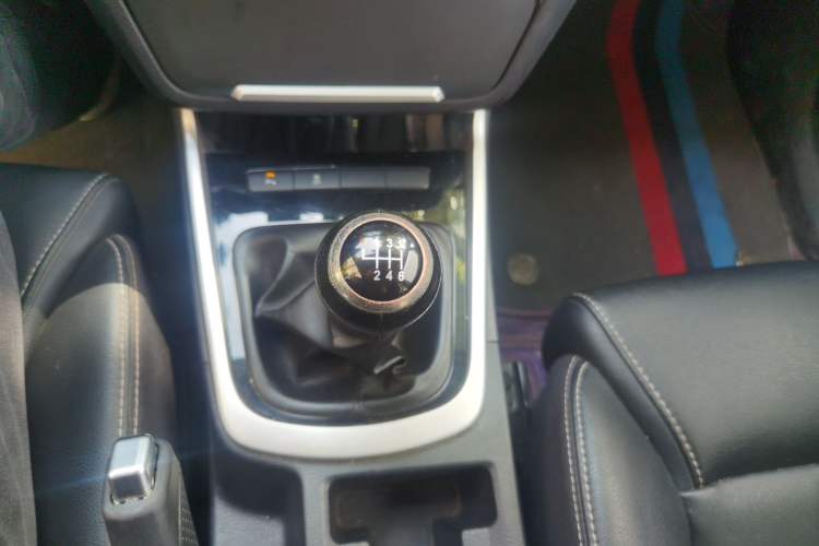 Used BYD Song MAX 2017 1.5T Manual Comfort 7-Seater Gear Lever