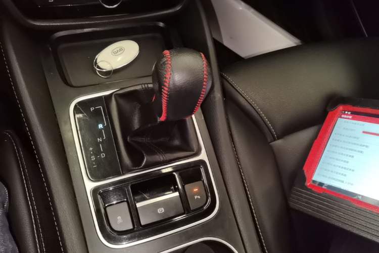 Used BYD Song MAX 2017 1.5T Automatic Smart Connect Elite 7-Seater Gear Lever