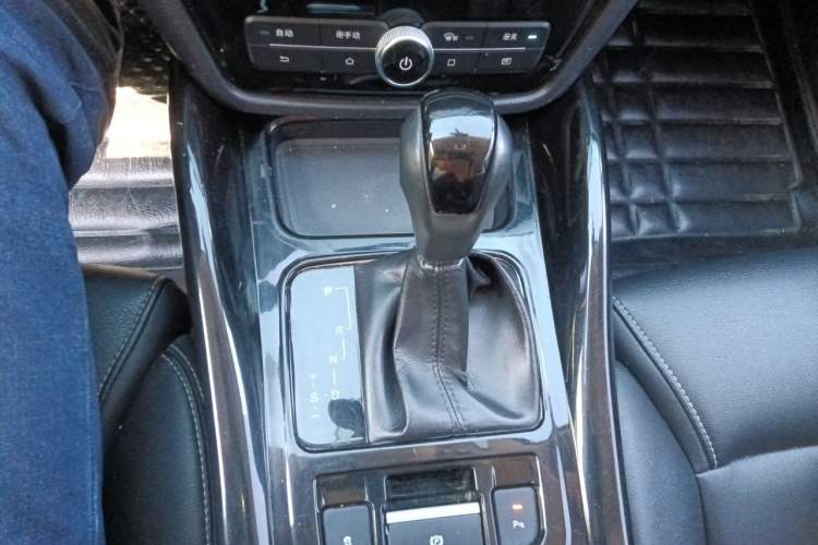Used BYD Song MAX 2017 1.5T Automatic Smart Connect Prestige 7-Seater Gear Lever