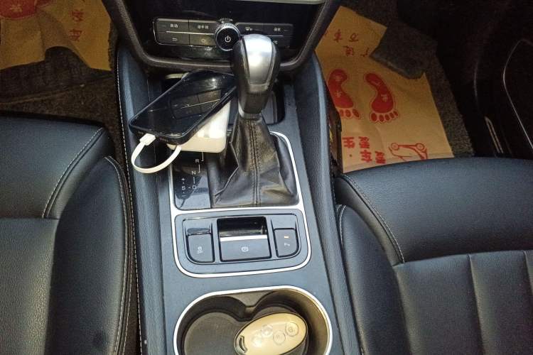 Used BYD Song MAX 2017 1.5T Automatic Smart Connect Elite 7-Seater Gear Lever