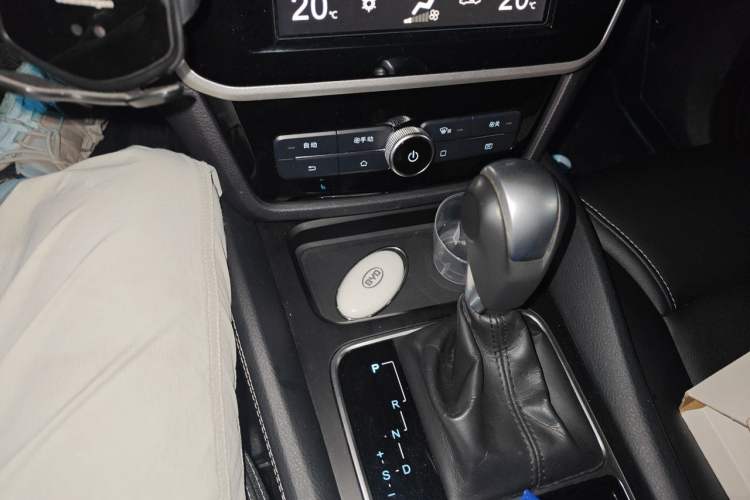 Used BYD Song MAX 2017 1.5T Automatic Smart Connect Elite 7-Seater Gear Lever