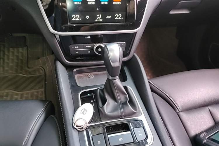 Used BYD Song MAX 2017 1.5T Automatic Smart Connect Elite 7-Seater Gear Lever