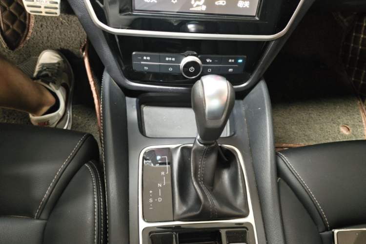 Used BYD Song MAX 2017 1.5T Automatic Smart Connect Elite 7-Seater Gear Lever