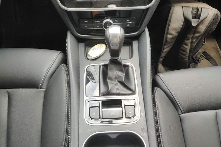 Used BYD Song MAX 2017 1.5T Automatic Smart Connect Prestige 7-Seater Gear Lever