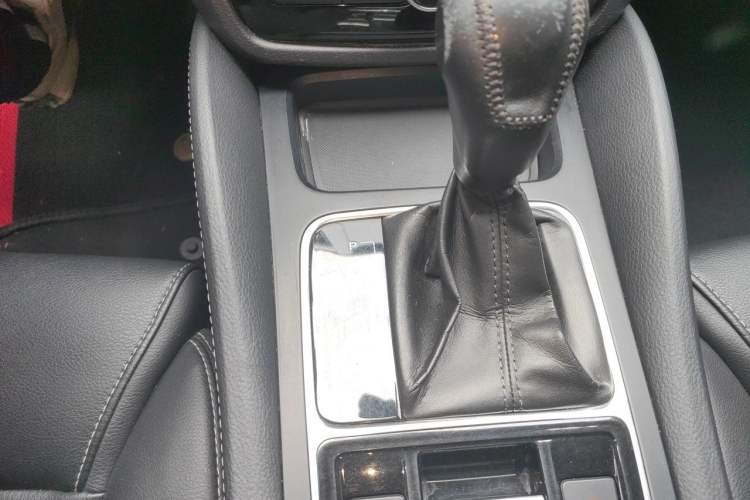 Used BYD Song MAX 2017 1.5T Automatic Smart Connect Elite 7-Seater Gear Lever