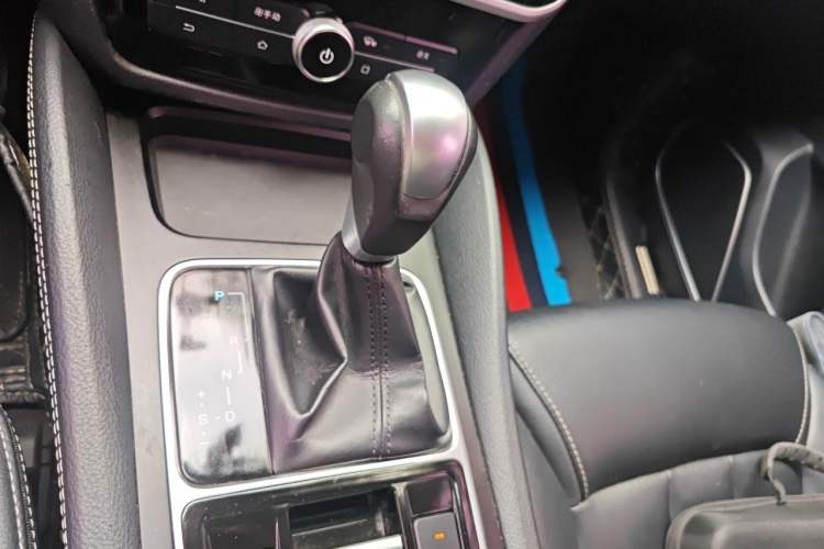 Used BYD Song MAX 2017 1.5T Automatic Smart Connect Elite 7-Seater Gear Lever