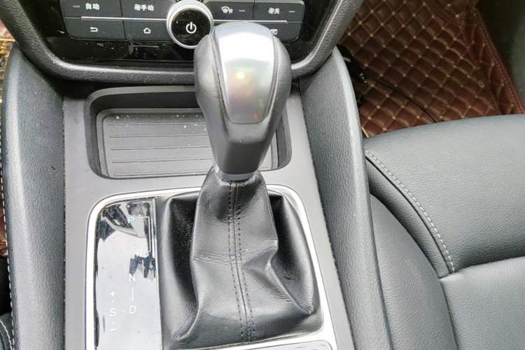 Used BYD Song MAX 2017 1.5T Automatic Smart Connect Prestige 7-Seater Gear Lever