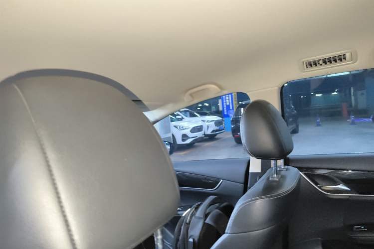 Used BYD Song MAX 2017 1.5T Automatic Smart Connect Luxury 7-Seater Headliner