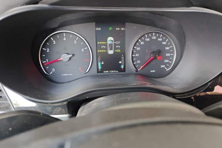 Used BYD Song MAX 2017 1.5T Automatic Smart Connect Elite 7-Seater Instrument Cluster