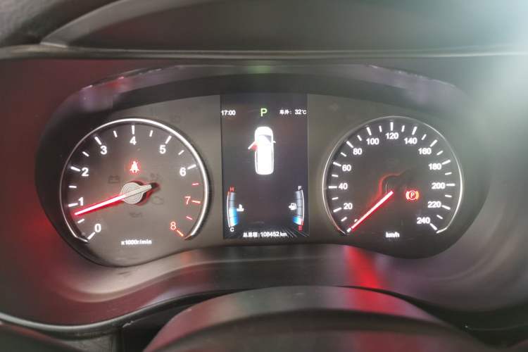 Used BYD Song MAX 2017 1.5T Automatic Smart Connect Luxury 7-Seater Instrument Cluster