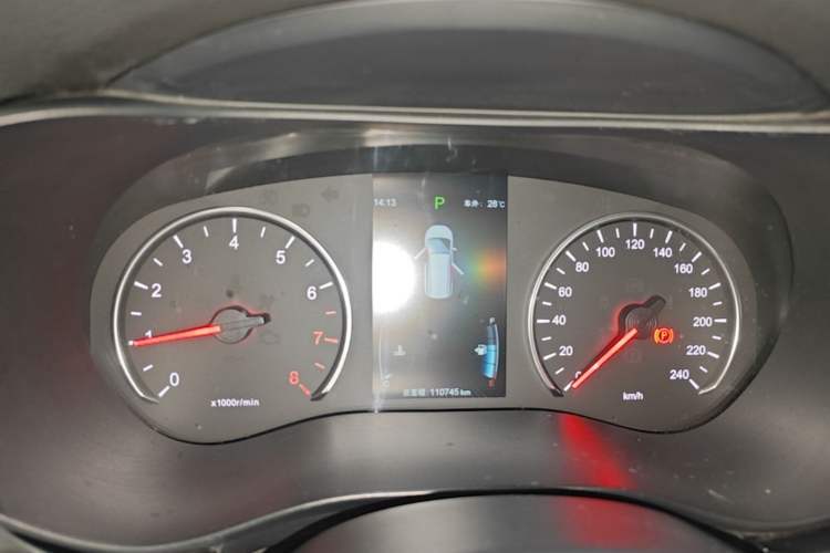 Used BYD Song MAX 2017 1.5T Automatic Smart Connect Luxury 7-Seater Instrument Cluster