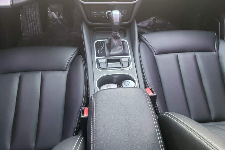 Used BYD Song MAX 2017 1.5T Automatic Smart Connect Elite 7-Seater Interior 1