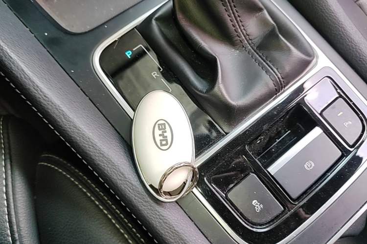 Used BYD Song MAX 2017 1.5T Automatic Smart Connect Elite 7-Seater Interior 1