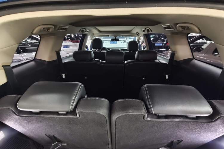 Used BYD Song MAX 2017 1.5T Automatic Smart Connect Prestige 7-Seater Interior 10