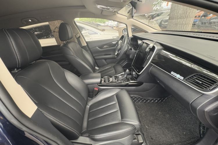 Used BYD Song MAX 2017 1.5T Automatic Smart Connect Elite 7-Seater Interior 2