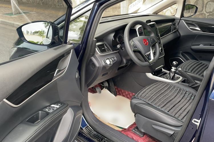 Used BYD Song MAX 2017 1.5T Manual Smart Connect Luxury 7-Seater Interior 2