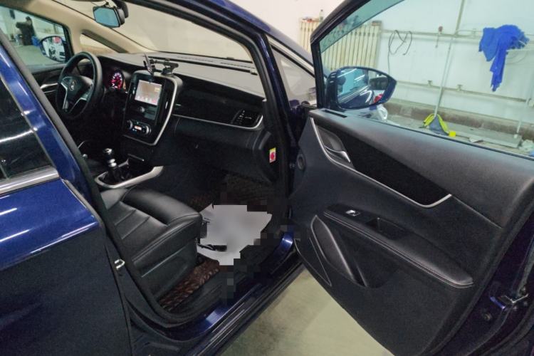 Used BYD Song MAX 2017 1.5T Manual Smart Connect Luxury 7-Seater Interior 2