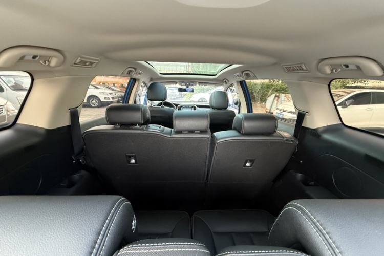 Used BYD Song MAX 2017 1.5T Automatic Smart Connect Elite 7-Seater Interior 2