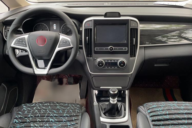 Used BYD Song MAX 2017 1.5T Manual Smart Connect Luxury 7-Seater Interior 3