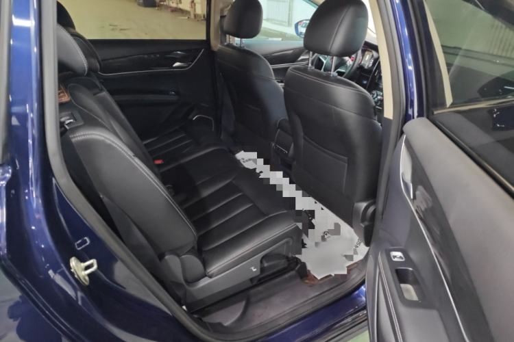 Used BYD Song MAX 2017 1.5T Manual Smart Connect Luxury 7-Seater Interior 3