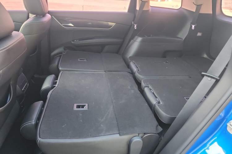 Used BYD Song MAX 2017 1.5T Automatic Smart Connect Elite 7-Seater Interior 3