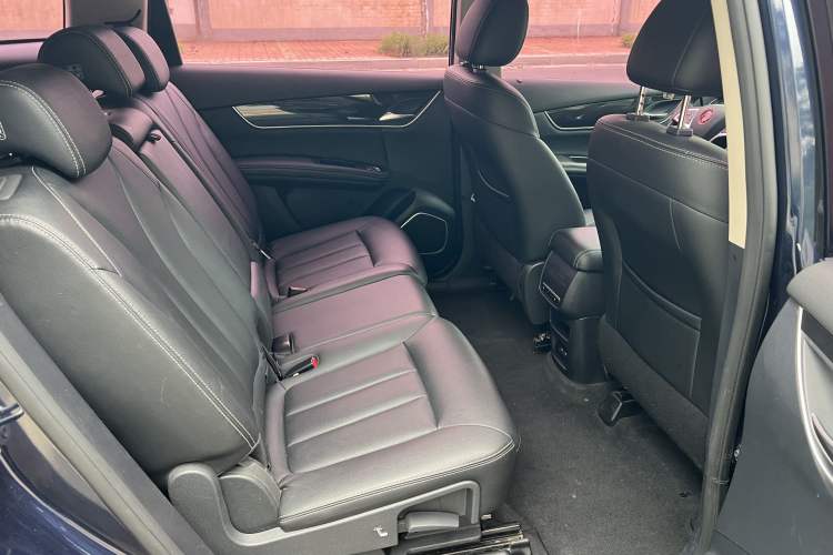 Used BYD Song MAX 2017 1.5T Automatic Smart Connect Elite 7-Seater Interior 4