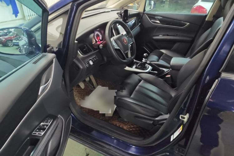 Used BYD Song MAX 2017 1.5T Manual Smart Connect Luxury 7-Seater Interior 5