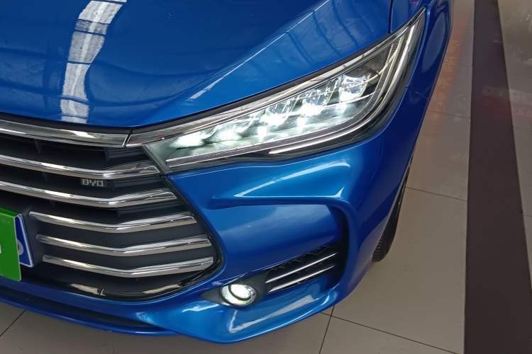 Used BYD Song MAX 2017 1.5T Automatic Smart Connect Elite 7-Seater Left Front Headlight