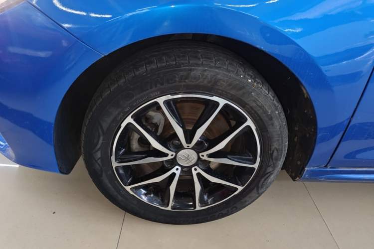Used BYD Song MAX 2017 1.5T Automatic Smart Connect Elite 7-Seater Left Front Wheel Hub
