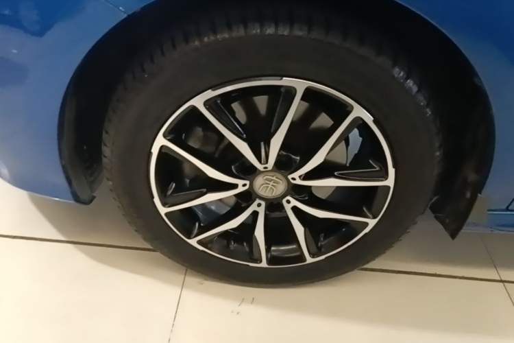 Used BYD Song MAX 2017 1.5T Automatic Smart Connect Elite 7-Seater Left Front Wheel Hub