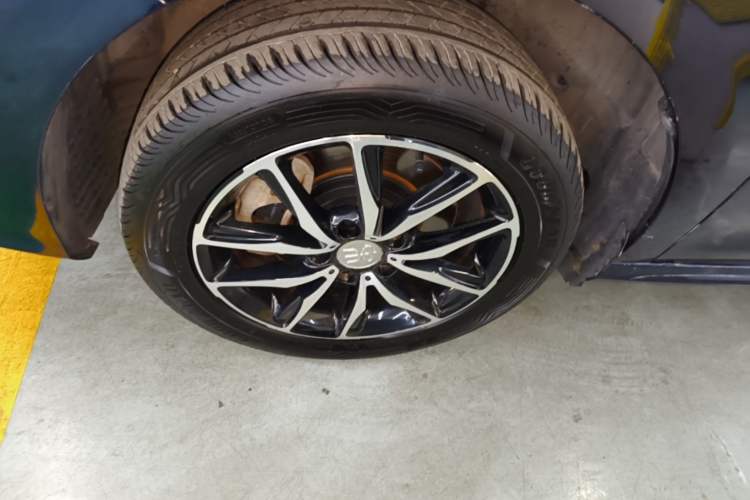 Used BYD Song MAX 2017 1.5T Automatic Smart Connect Prestige 7-Seater Left Front Wheel Hub