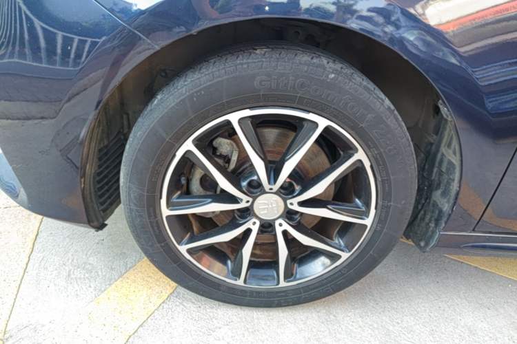 Used BYD Song MAX 2017 1.5T Automatic Smart Connect Prestige 7-Seater Left Front Wheel Hub