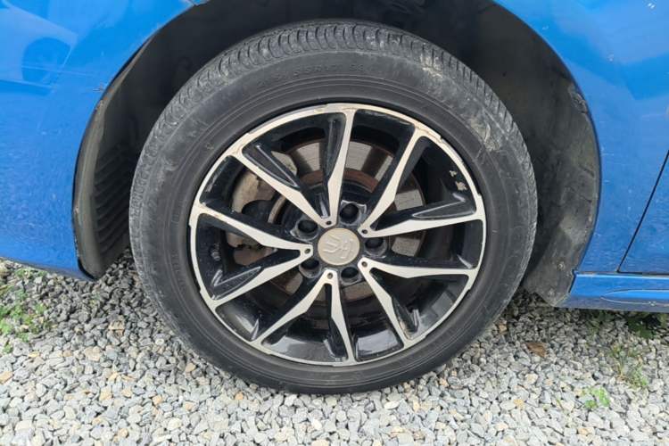 Used BYD Song MAX 2017 1.5T Automatic Smart Connect Prestige 7-Seater Left Front Wheel Hub