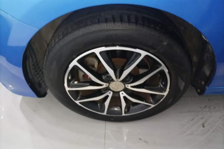 Used BYD Song MAX 2017 1.5T Automatic Smart Connect Elite 7-Seater Left Front Wheel Hub