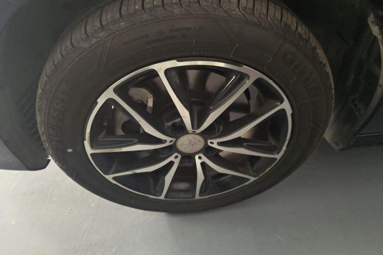 Used BYD Song MAX 2017 1.5T Manual Smart Connect Luxury 7-Seater Left Front Wheel Hub